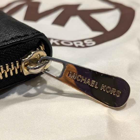 Michael Kors black wallet - Picture 8 of 9